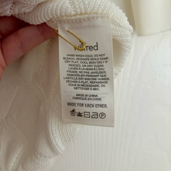 Aritzia Wilfred Short Sleeved V Neck Button Down Rayon Cardigan - Picture 2 of 4